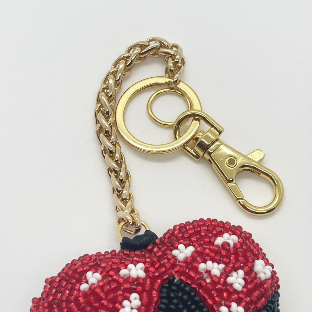 Gold rope chain and clasp detail