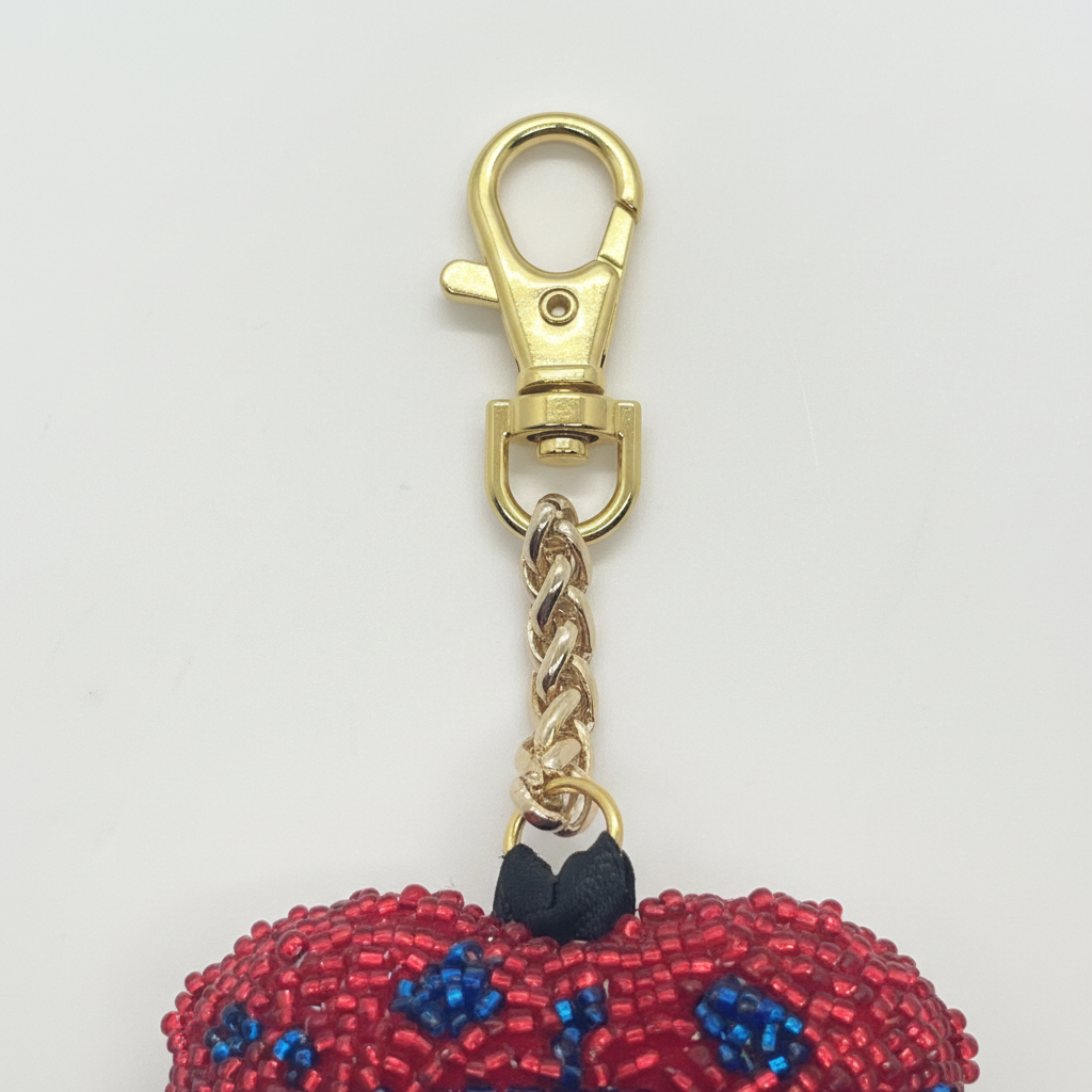 Gold rope chain and clasp detail